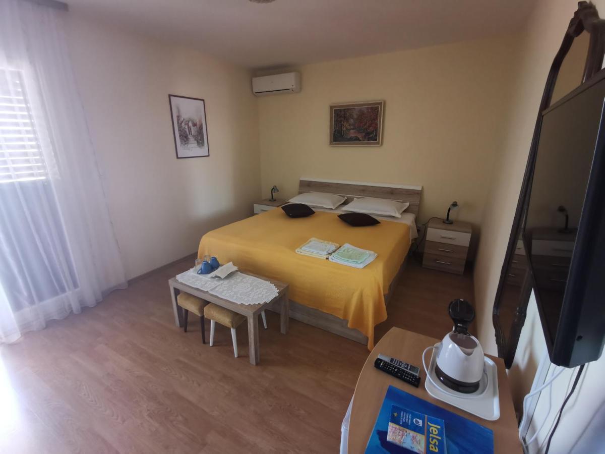 Guest House Jelsa 젤사 외부 사진
