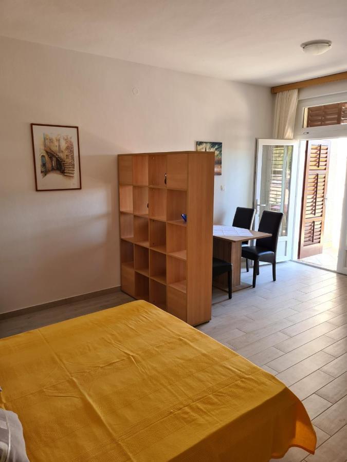 Guest House Jelsa 젤사 외부 사진
