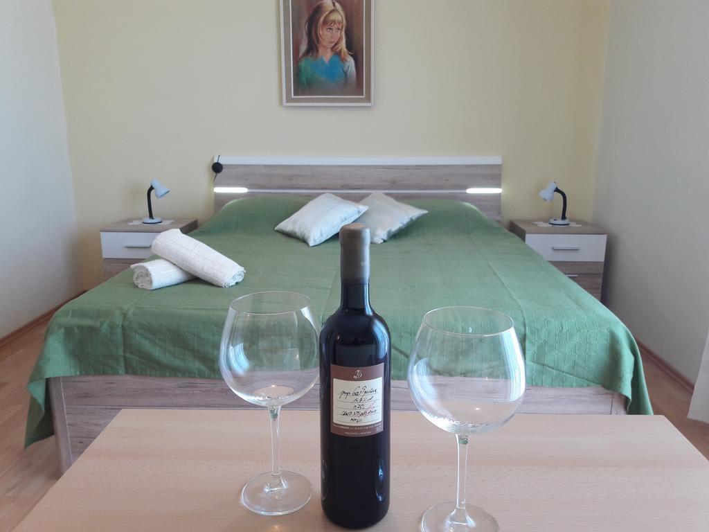 Guest House Jelsa 젤사 외부 사진